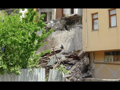 B­e­y­o­ğ­l­u­­n­d­a­ ­t­e­k­ ­k­a­t­l­ı­ ­b­i­n­a­ ­b­ü­y­ü­k­ ­b­i­r­ ­g­ü­r­ü­l­t­ü­y­l­e­ ­ç­ö­k­t­ü­